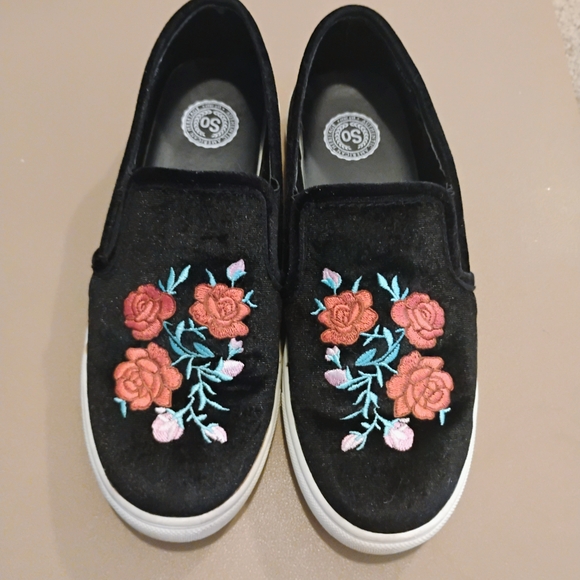 Black & Pink Floral Casual Sneakers - Slip-Ons - Picture 1 of 10